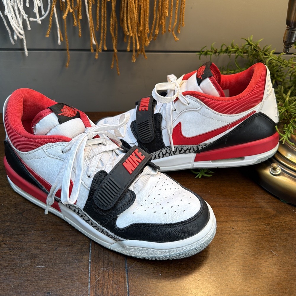 Nike YouthBoys Sz6.5 Jordan Legacy 312 Low Chicago White/Red/Black CD9054-160